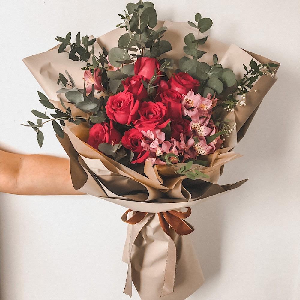 bouquet-of-red-roses